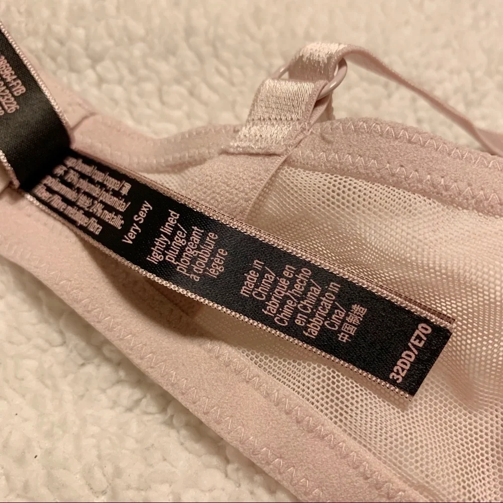 Victoria’s Secret Pink Very Sexy Lightly Lined Plunge Bra